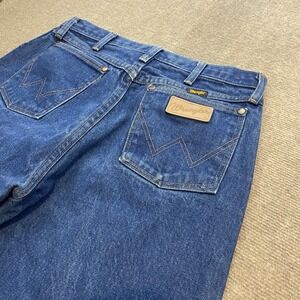 Wrangler Jeans Mens 33 Fits 31x32 Faded Blue 13MWZ Cowboy Cut Distressed Western